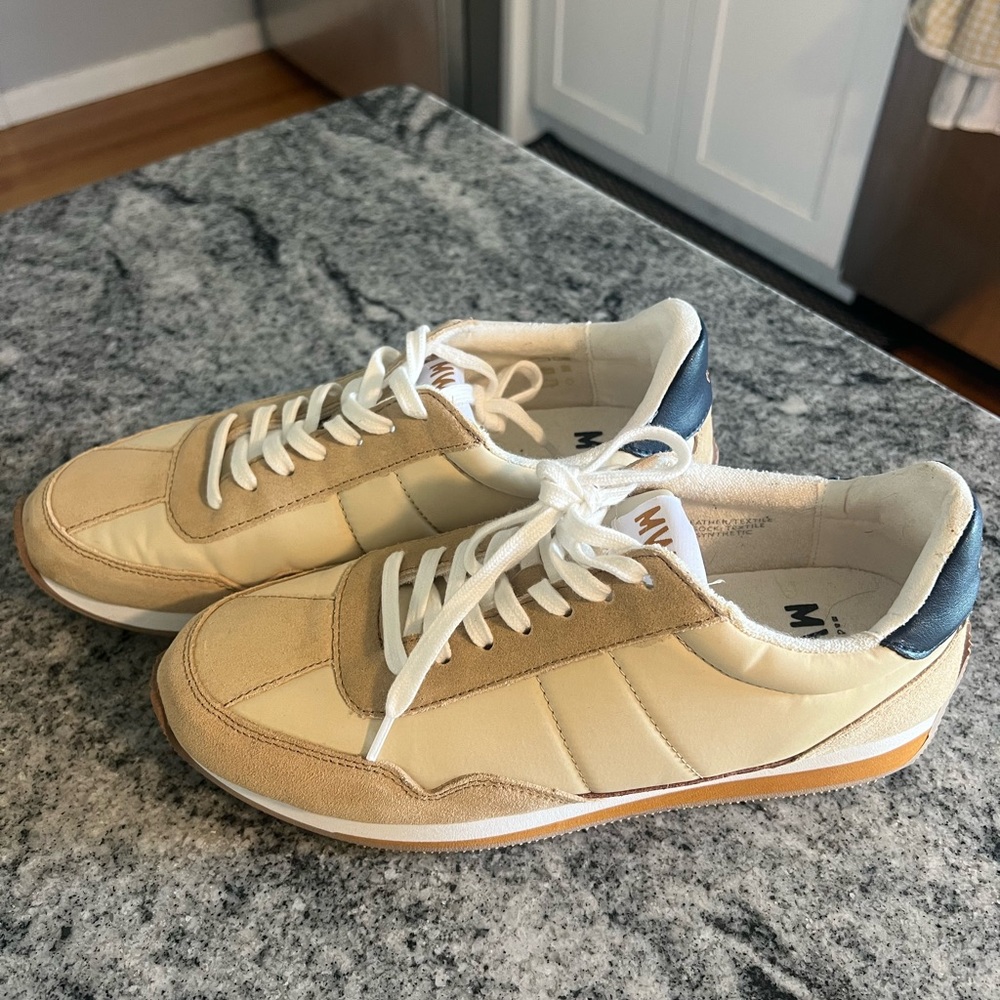 Madewell Sneakers 9.5 (Fit like a 9) - Picture 4 of 4